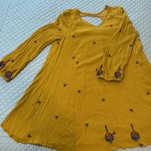 Long shirt or lined dress with keyhole back.